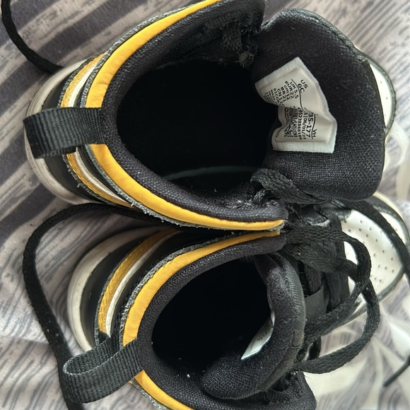2021
Air Jordan 1 Mid TD 'Black University Gold' - Picture 6 of 6